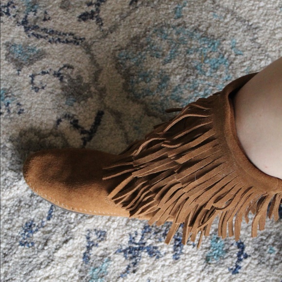 Minnetonka 3-layer fringe boots - Picture 5 of 5